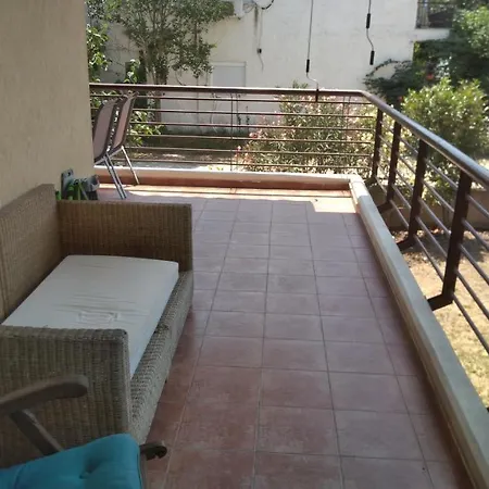 Garden Maisonnette 2-bedrooms Sleeps 6 Adults 200m From Sandy *