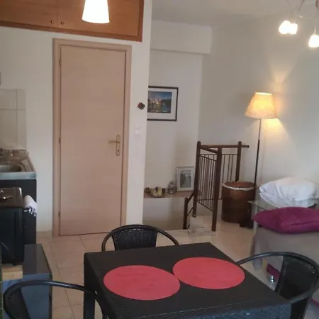 Garden Maisonnette 2-bedrooms Sleeps 6 Adults 200m From Sandy