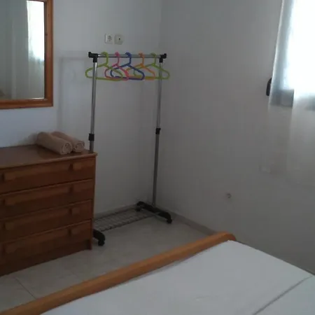 Garden Maisonnette 2-bedrooms Sleeps 6 Adults 200m From Sandy