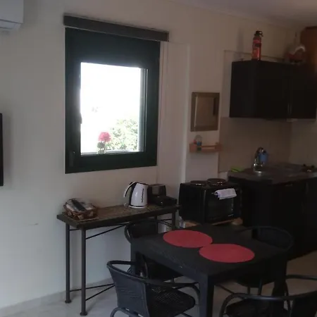 Garden Maisonnette 2-bedrooms Sleeps 6 Adults 200m From Sandy