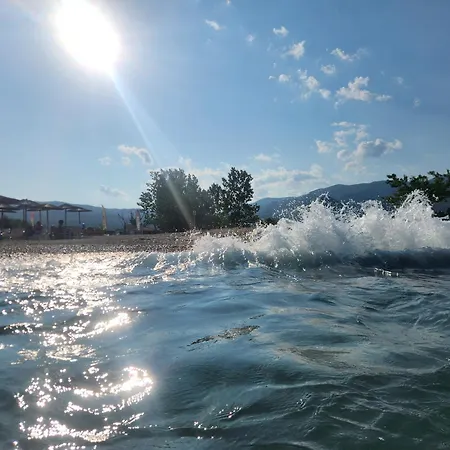 Garden Maisonnette 2-bedrooms Sleeps 6 Adults 200m From Sandy