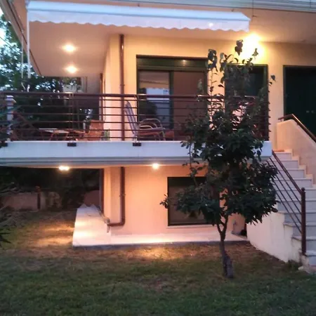 Garden Maisonnette 2-bedrooms Sleeps 6 Adults 200m From Sandy