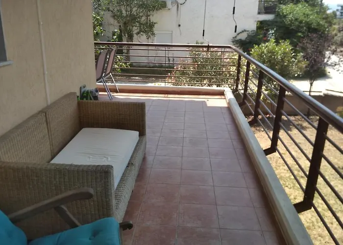 Garden Maisonnette 2-bedrooms Sleeps 6 Adults 200m From Sandy *