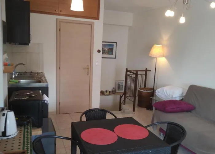 Garden Maisonnette 2-bedrooms Sleeps 6 Adults 200m From Sandy