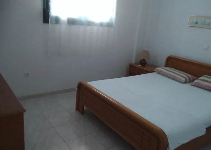 Garden Maisonnette 2-bedrooms Sleeps 6 Adults 200m From Sandy *