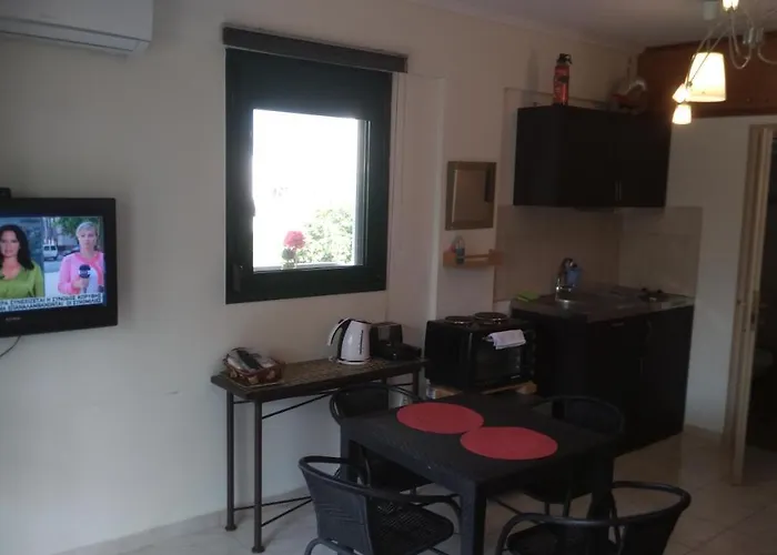 Garden Maisonnette 2-bedrooms Sleeps 6 Adults 200m From Sandy