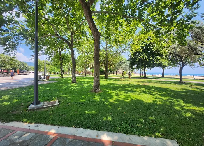 Garden Maisonnette 2-bedrooms Sleeps 6 Adults 200m From Sandy Asprovalta