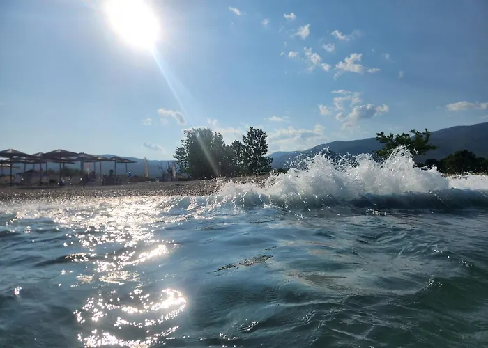 Garden Maisonnette 2-bedrooms Sleeps 6 Adults 200m From Sandy