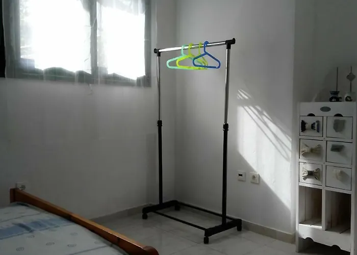 Garden Maisonnette 2-bedrooms Sleeps 6 Adults 200m From Sandy