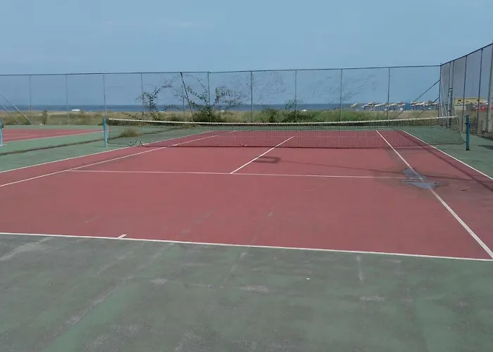 Garden Maisonnette 2-bedrooms Sleeps 6 Adults 200m From Sandy