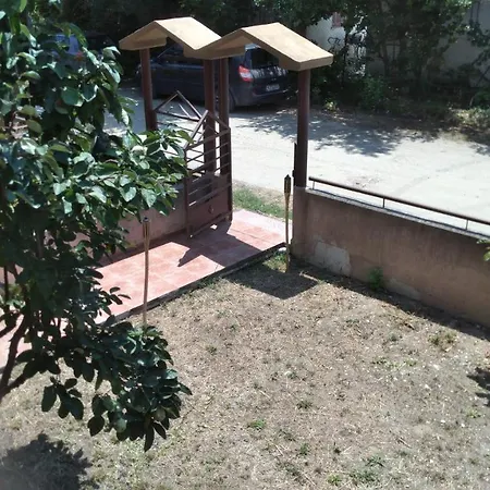 Garden Maisonnette 2-bedrooms Sleeps 6 Adults 200m From Sandy Daire *