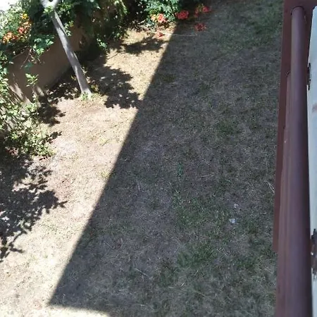 Garden Maisonnette 2-bedrooms Sleeps 6 Adults 200m From Sandy Apartment