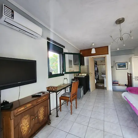 Daire Garden Maisonnette 2-bedrooms Sleeps 6 Adults 200m From Sandy Asprovalta