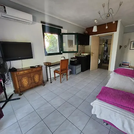 Daire Garden Maisonnette 2-bedrooms Sleeps 6 Adults 200m From Sandy Asprovalta