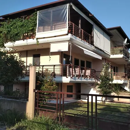 Garden Maisonnette 2-bedrooms Sleeps 6 Adults 200m From Sandy Apartment Asprovalta