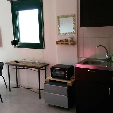 Garden Maisonnette 2-bedrooms Sleeps 6 Adults 200m From Sandy Apartment