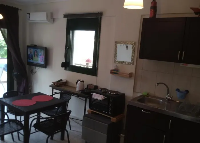 Appartamento Garden Maisonnette 2-bedrooms Sleeps 6 Adults 200m From Sandy Asprovalta
