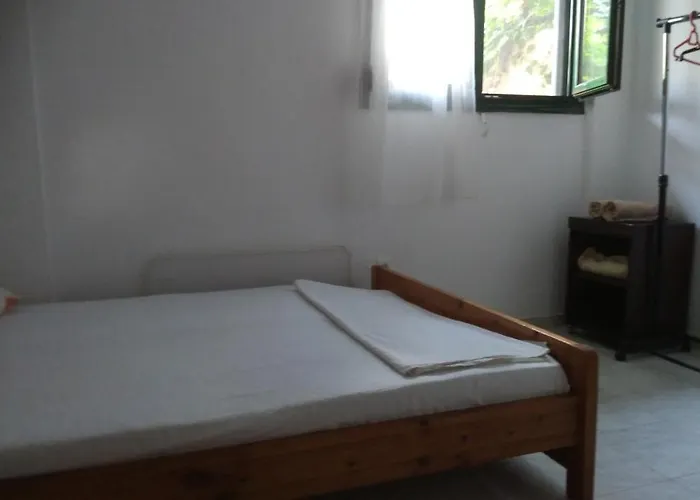 Garden Maisonnette 2-bedrooms Sleeps 6 Adults 200m From Sandy Appartamento *